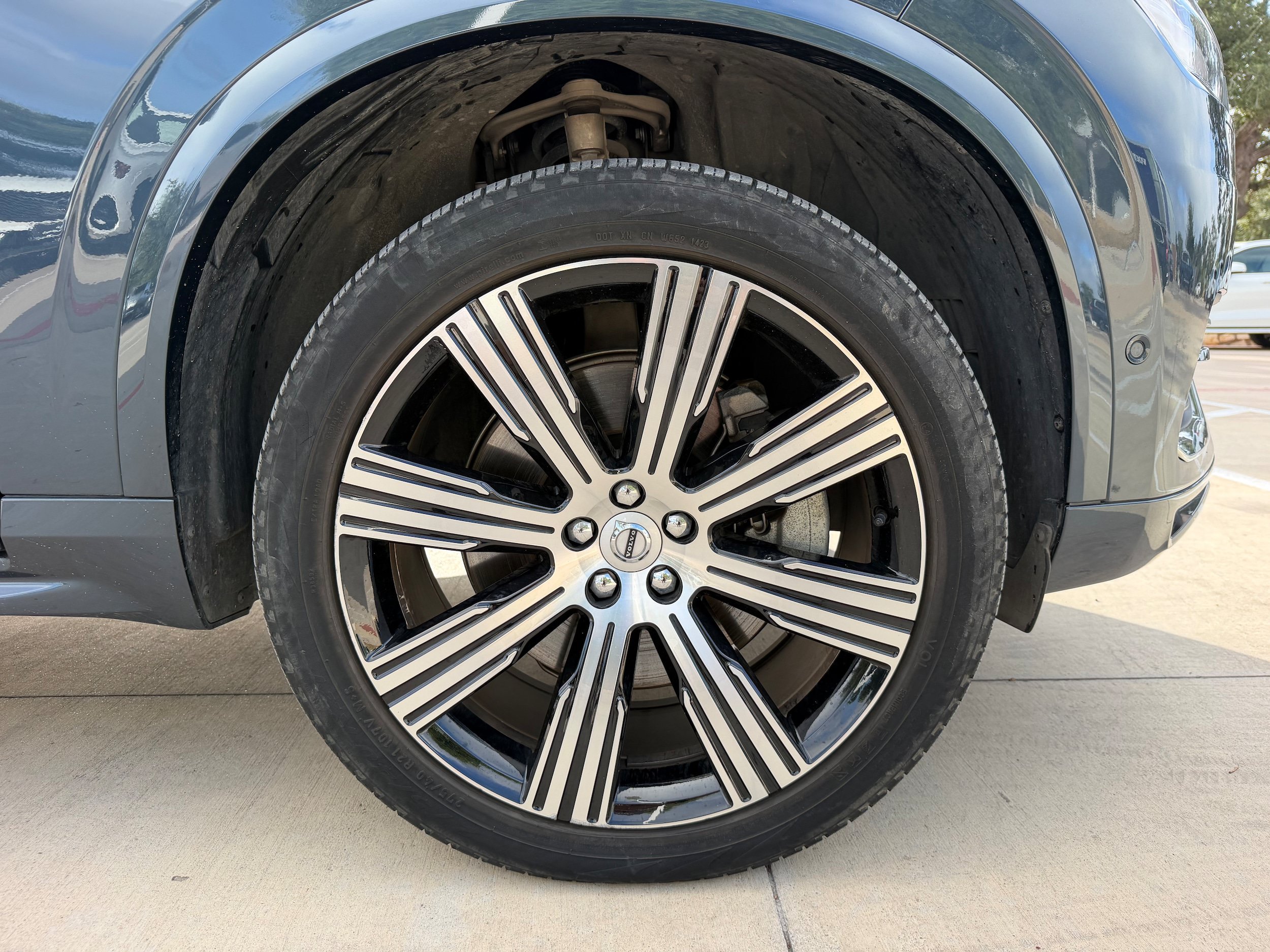 Certified 2024 Volvo XC90 T8 Plus AWD/4WD image 9