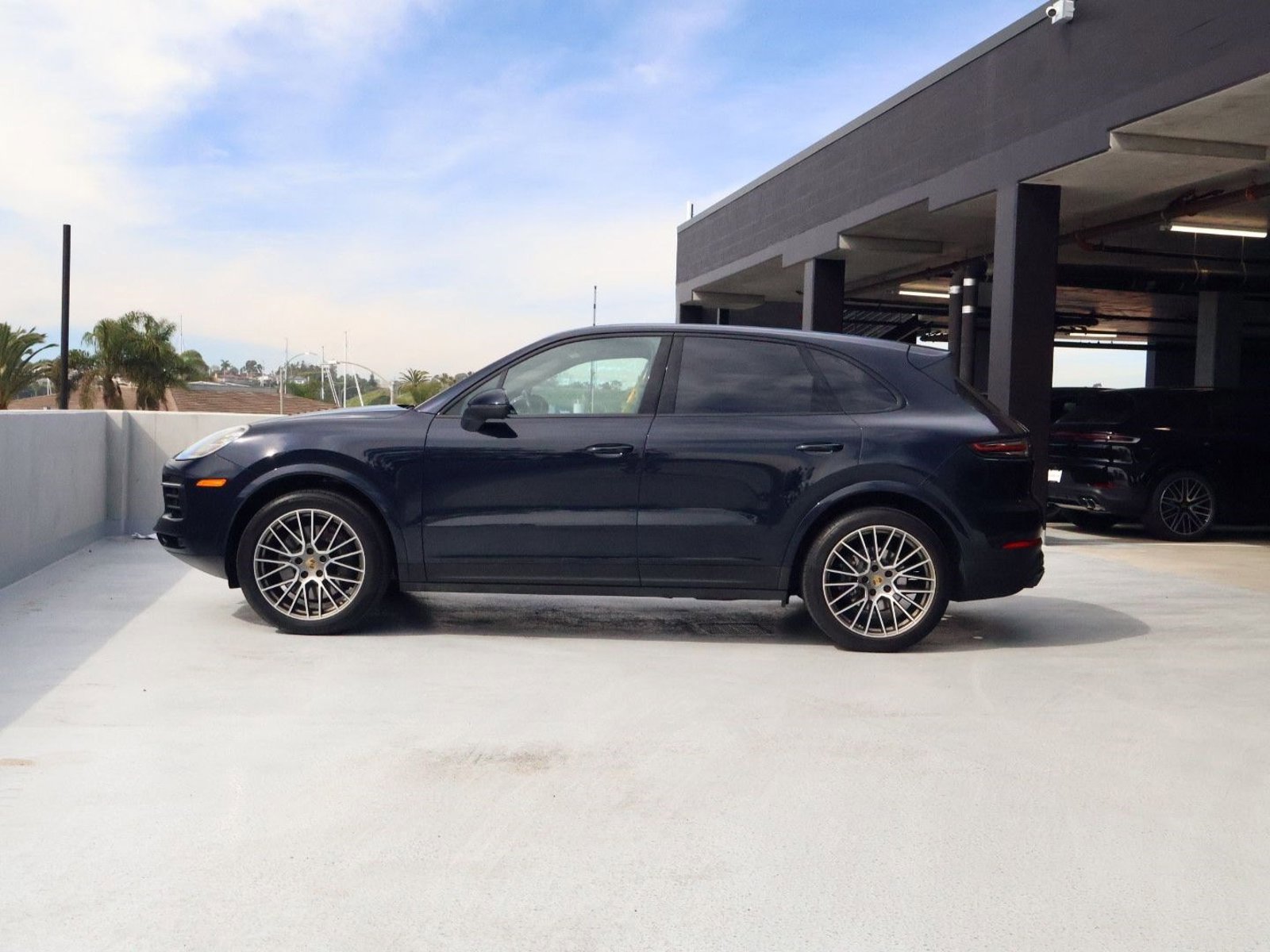 Certified 2023 Porsche Cayenne Platinum Edition w/ Premium Package Plus image 2