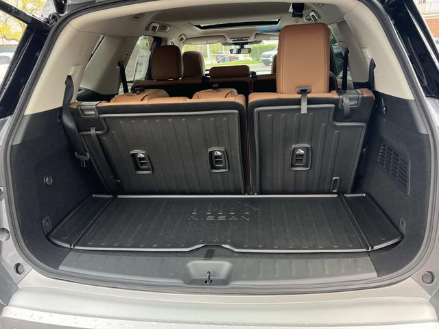 Used 2024 Nissan Pathfinder Platinum w/ Cargo Package AWD/4WD image 10