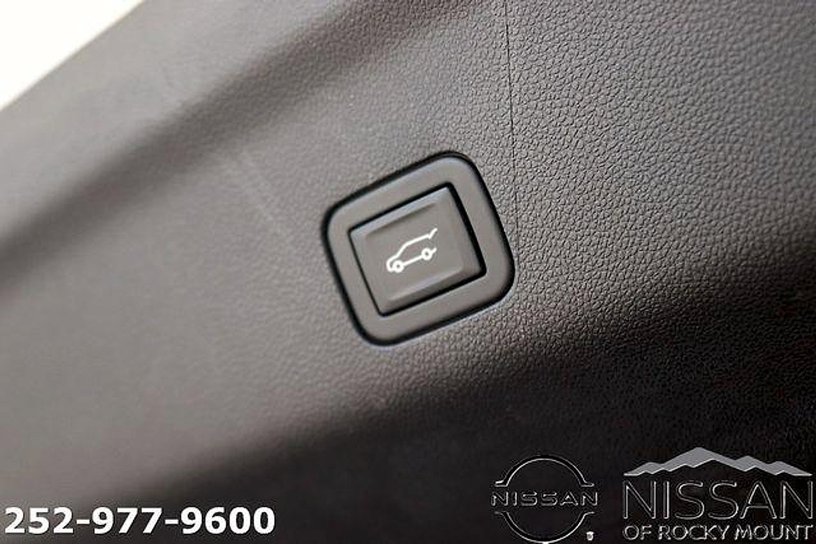 Used 2023 Chevrolet Suburban Premier RWD image 18
