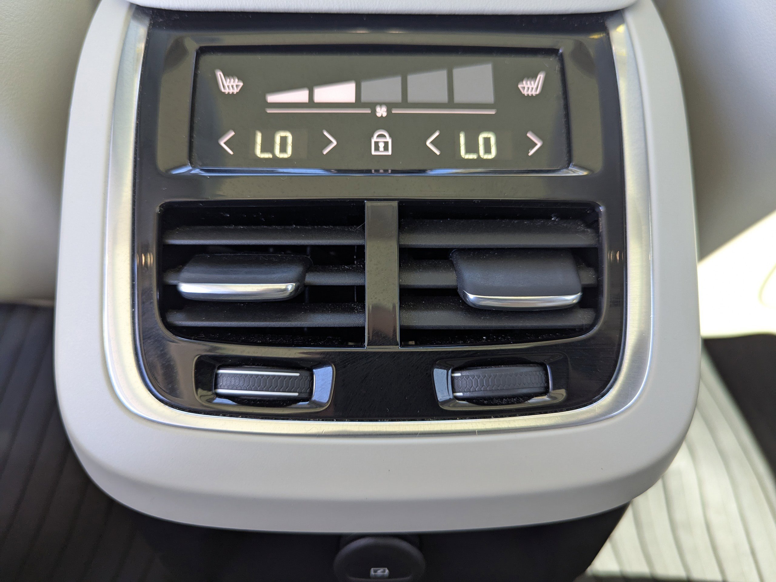 Used 2023 Volvo XC90 T8 Plus w/ Protection Package Premier image 18