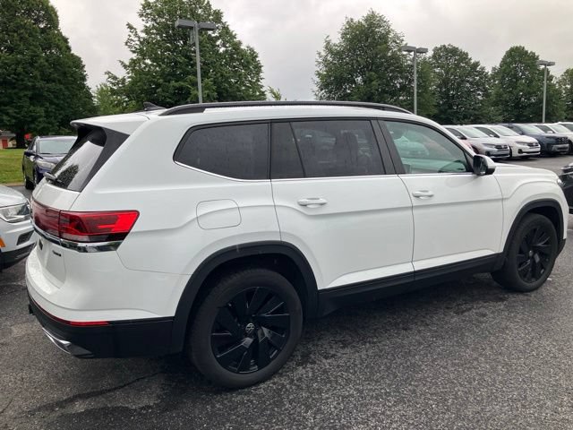 Used 2024 Volkswagen Atlas SE w/ Black Wheel Package AWD/4WD image 3