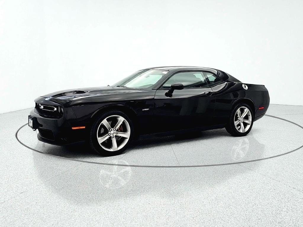 Used 2016 Dodge Challenger R/T image 4
