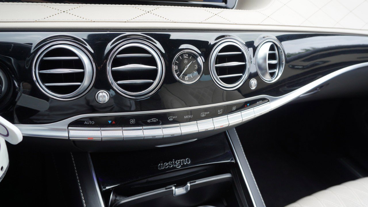 Used 2017 Mercedes-Benz S 550 Sedan image 19
