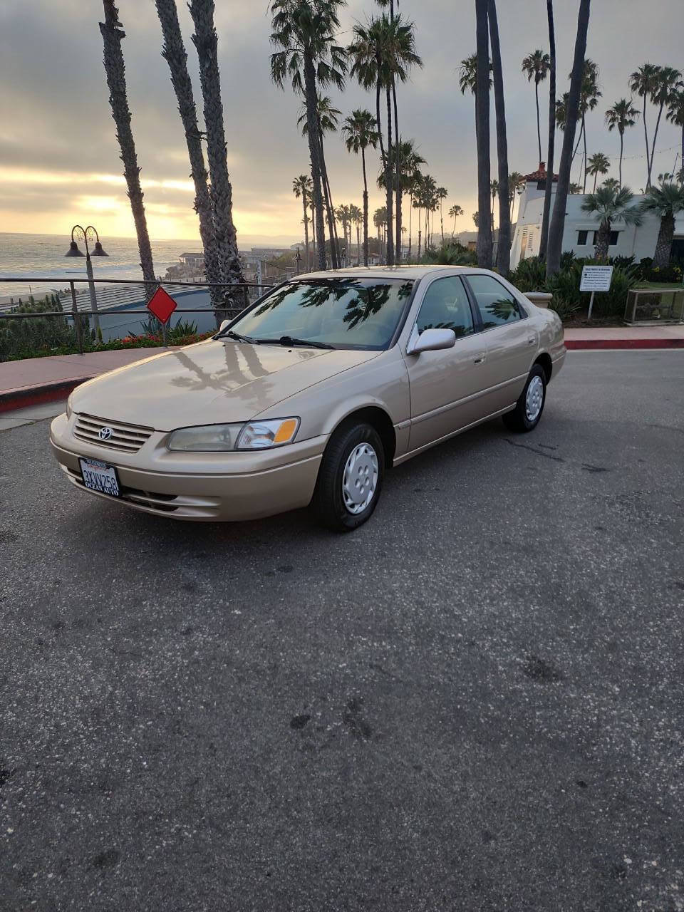 Used 1998 Toyota Camry XLE FWD image 2