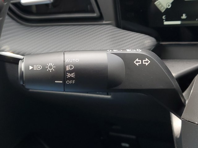 Certified 2026 Nissan Kicks SR FWD image 10