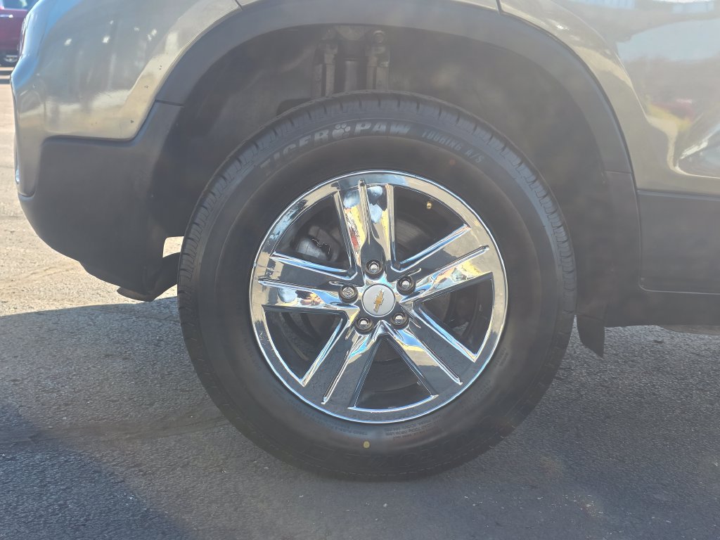Used 2021 Chevrolet Trax LT AWD/4WD image 16