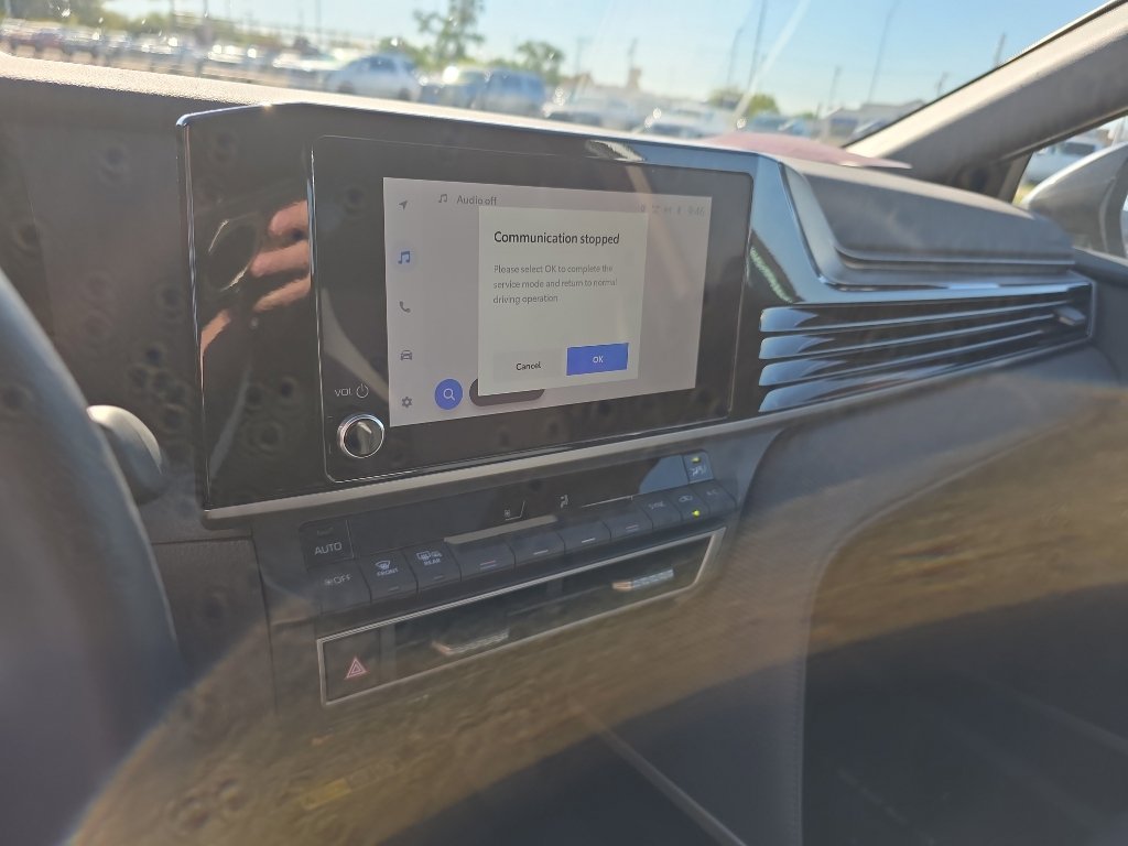 Used 2025 Toyota Camry SE w/ Convenience Package image 9