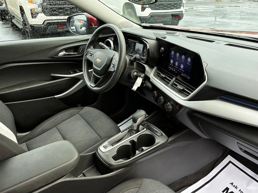 Used 2024 Chevrolet Trax LS w/ LS Convenience Package FWD image 25