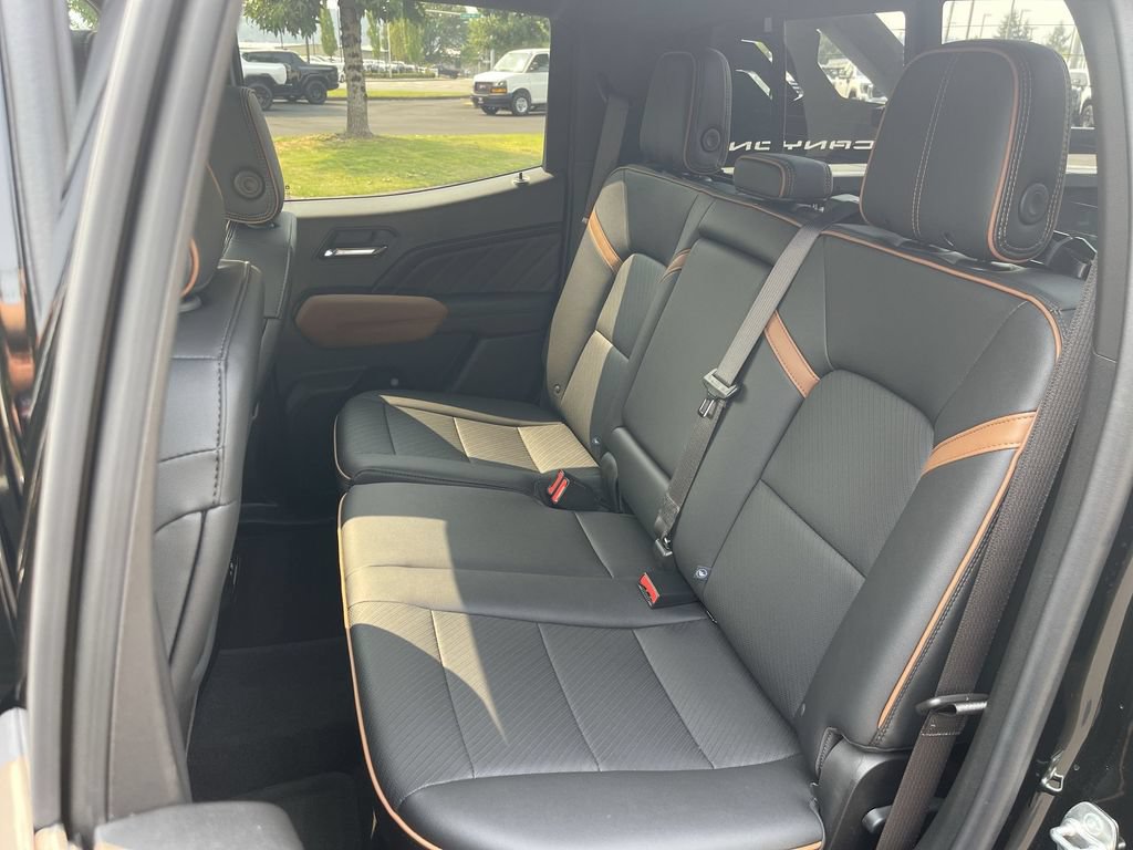 Certified 2025 GMC Canyon AT4 w/ Nightfall Edition AWD/4WD image 26