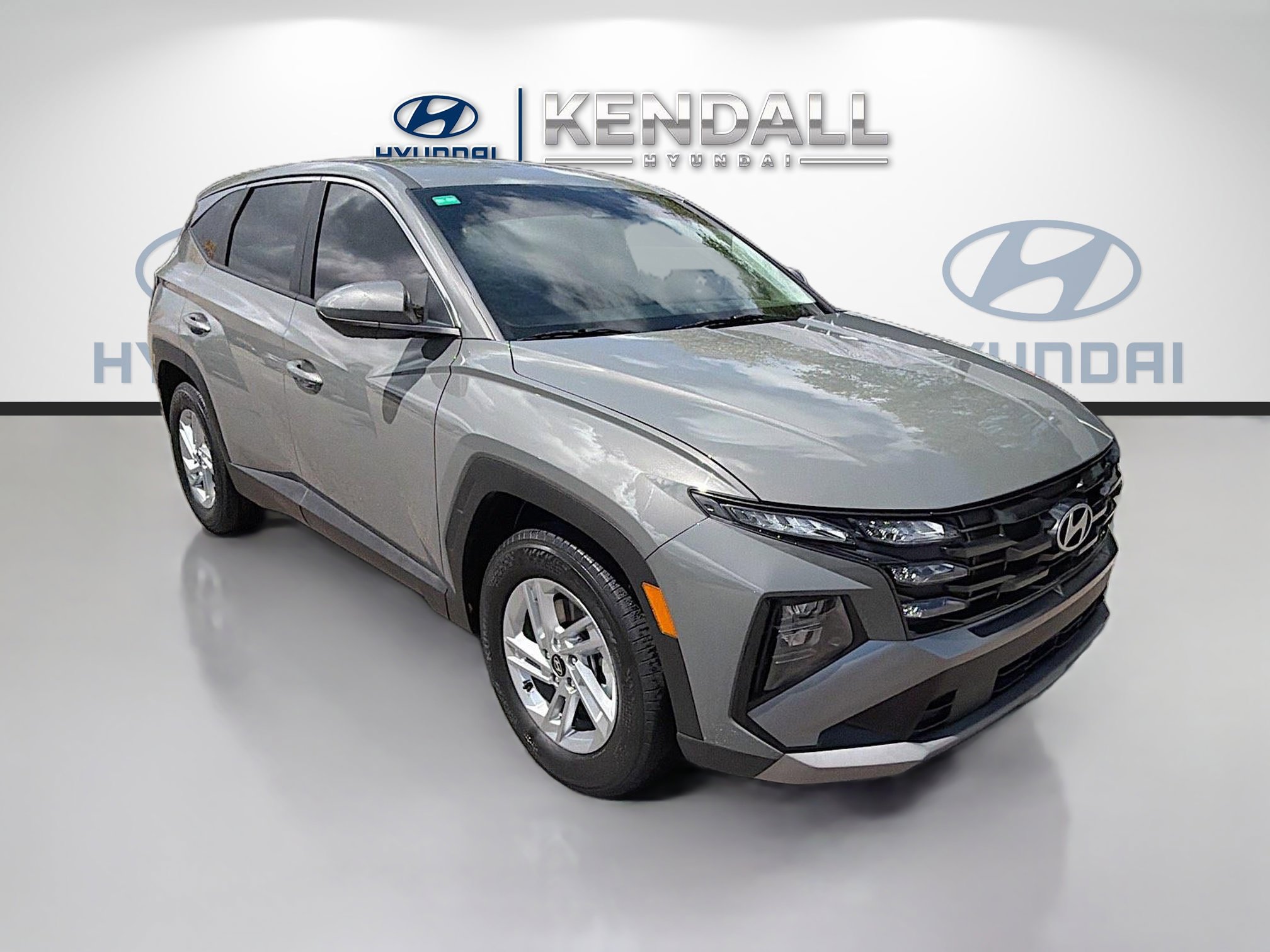 Used 2025 Hyundai Tucson SE image 1