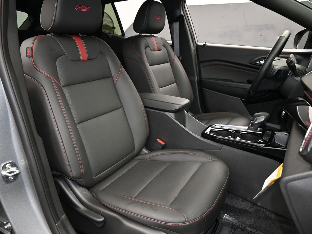 Used 2025 Chevrolet Trax RS w/ Driver Confidence Package image 40