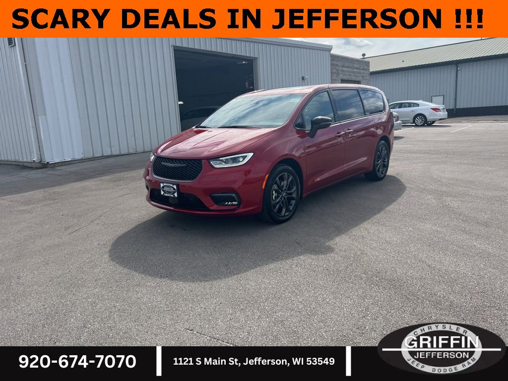 New 2026 Chrysler Pacifica Select image 3