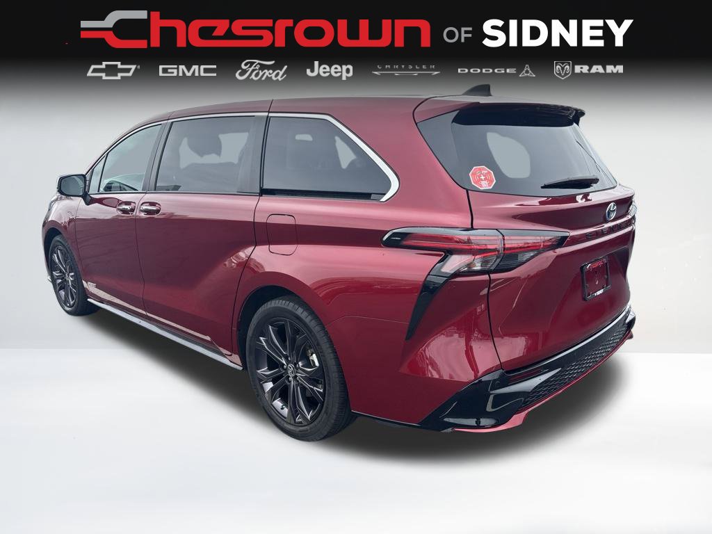 Used 2021 Toyota Sienna XSE FWD image 3