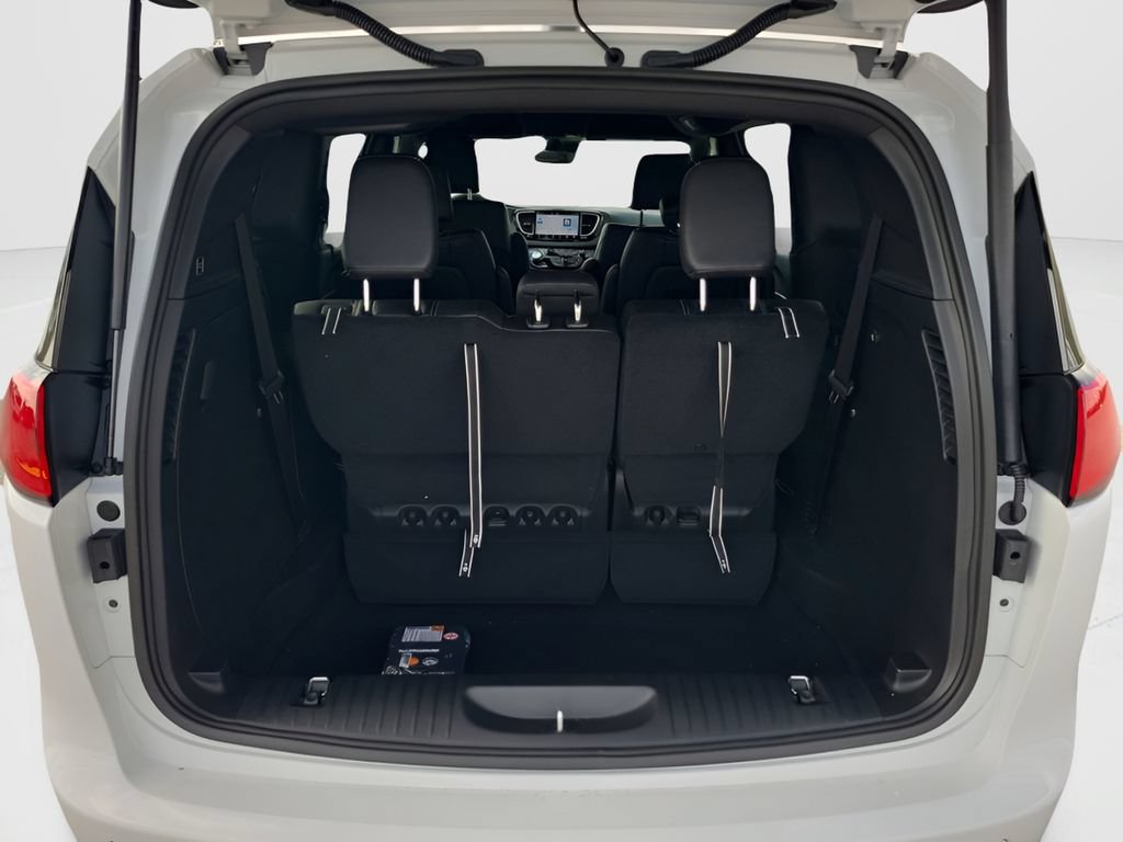 New 2026 Chrysler Voyager LX FWD image 22