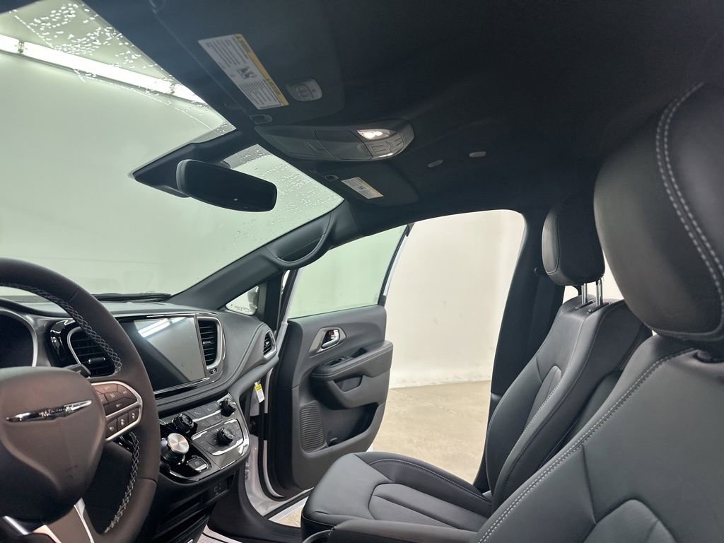 New 2026 Chrysler Pacifica Select image 29