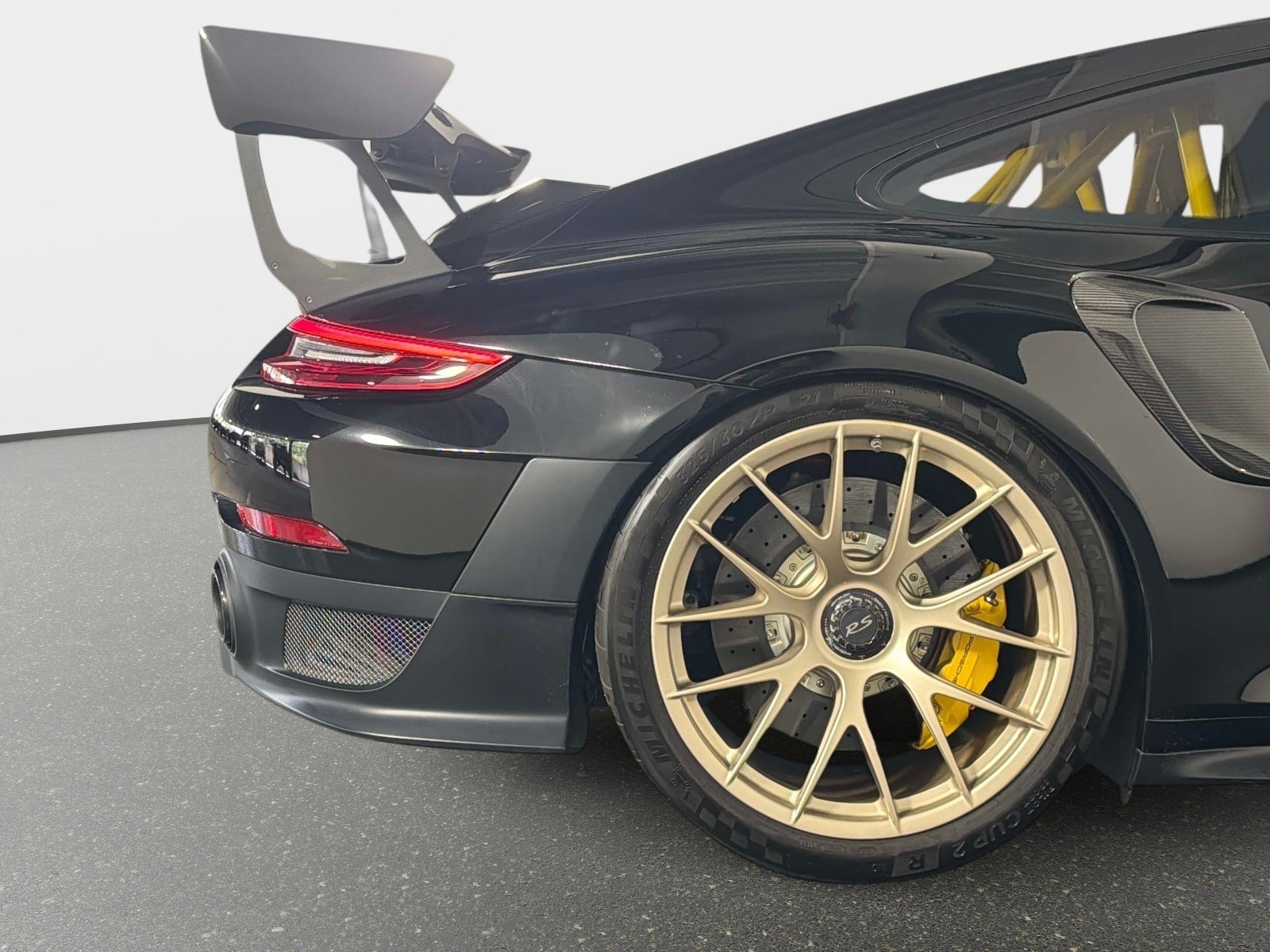 Used 2018 Porsche 911 GT2 RS w/ Weissach Package RWD image 19
