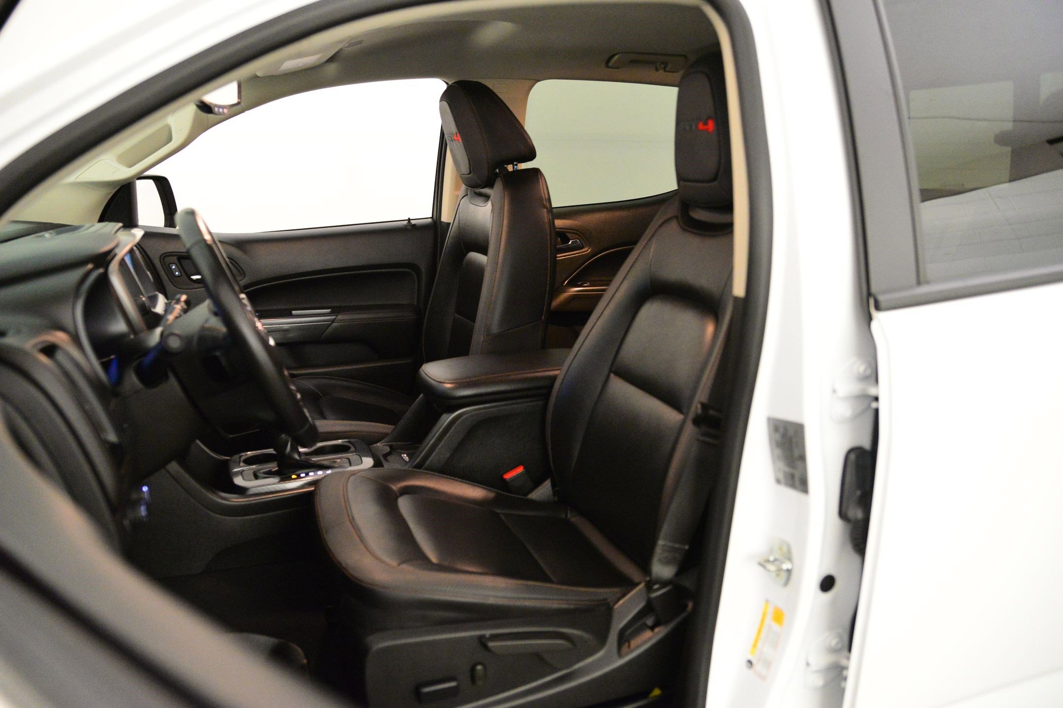 Used 2022 GMC Canyon AT4 w/ Trailering Package image 4