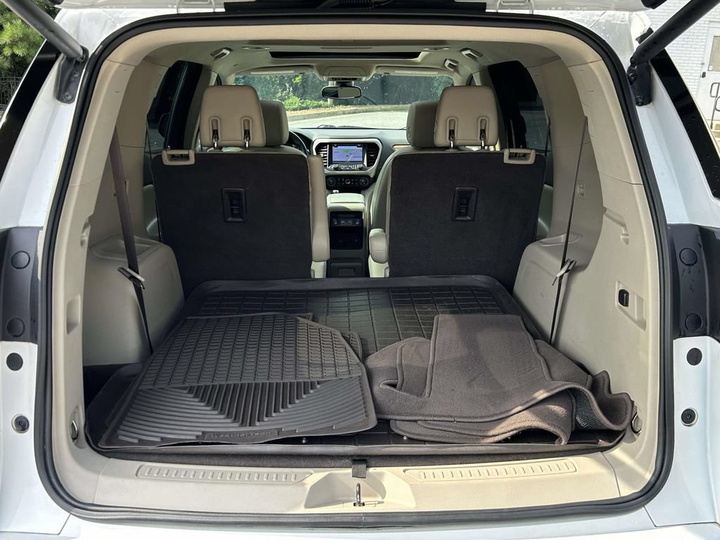 Used 2019 GMC Acadia Denali w/ Technology Package AWD/4WD image 10