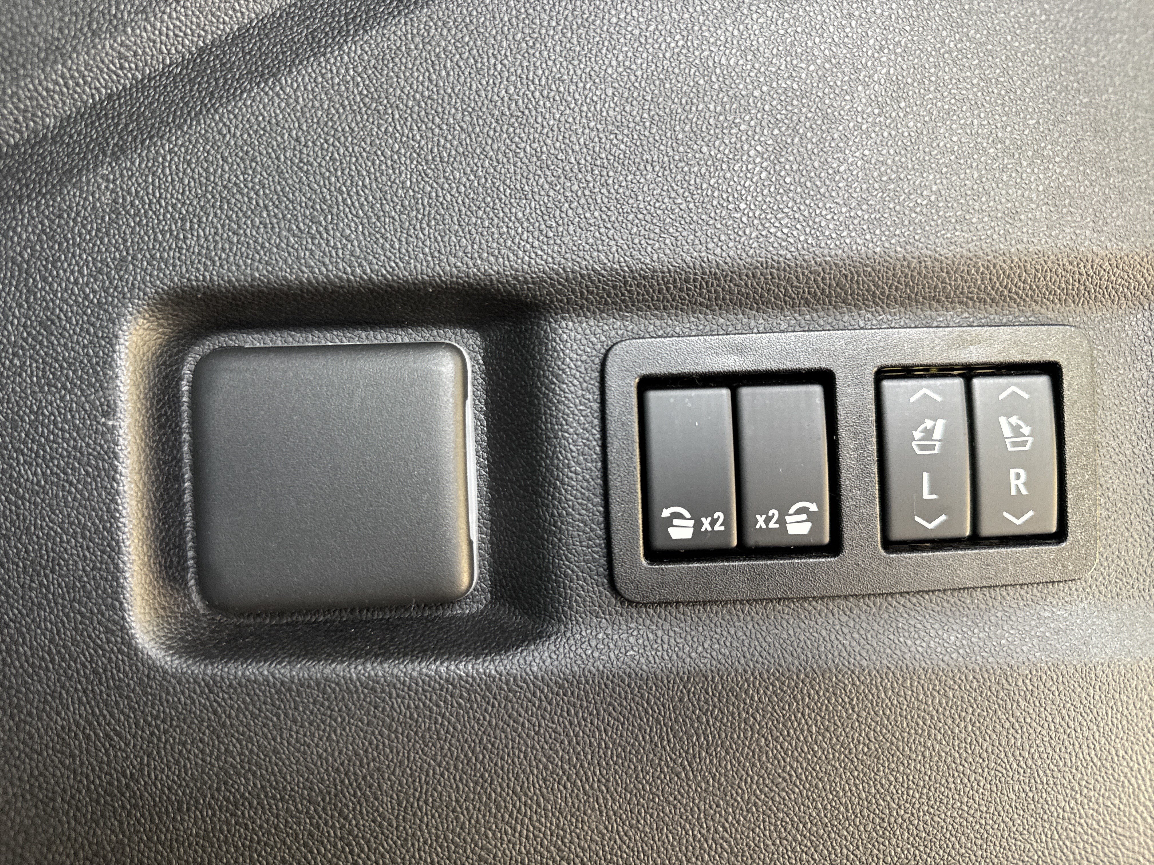 Used 2021 GMC Yukon AT4 w/ AT4 Premium Package AWD/4WD image 41