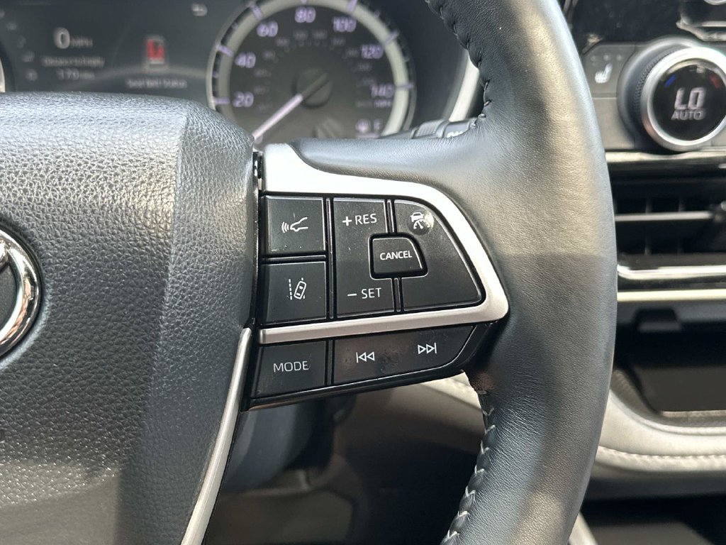 Used 2023 Toyota Highlander XLE FWD image 32