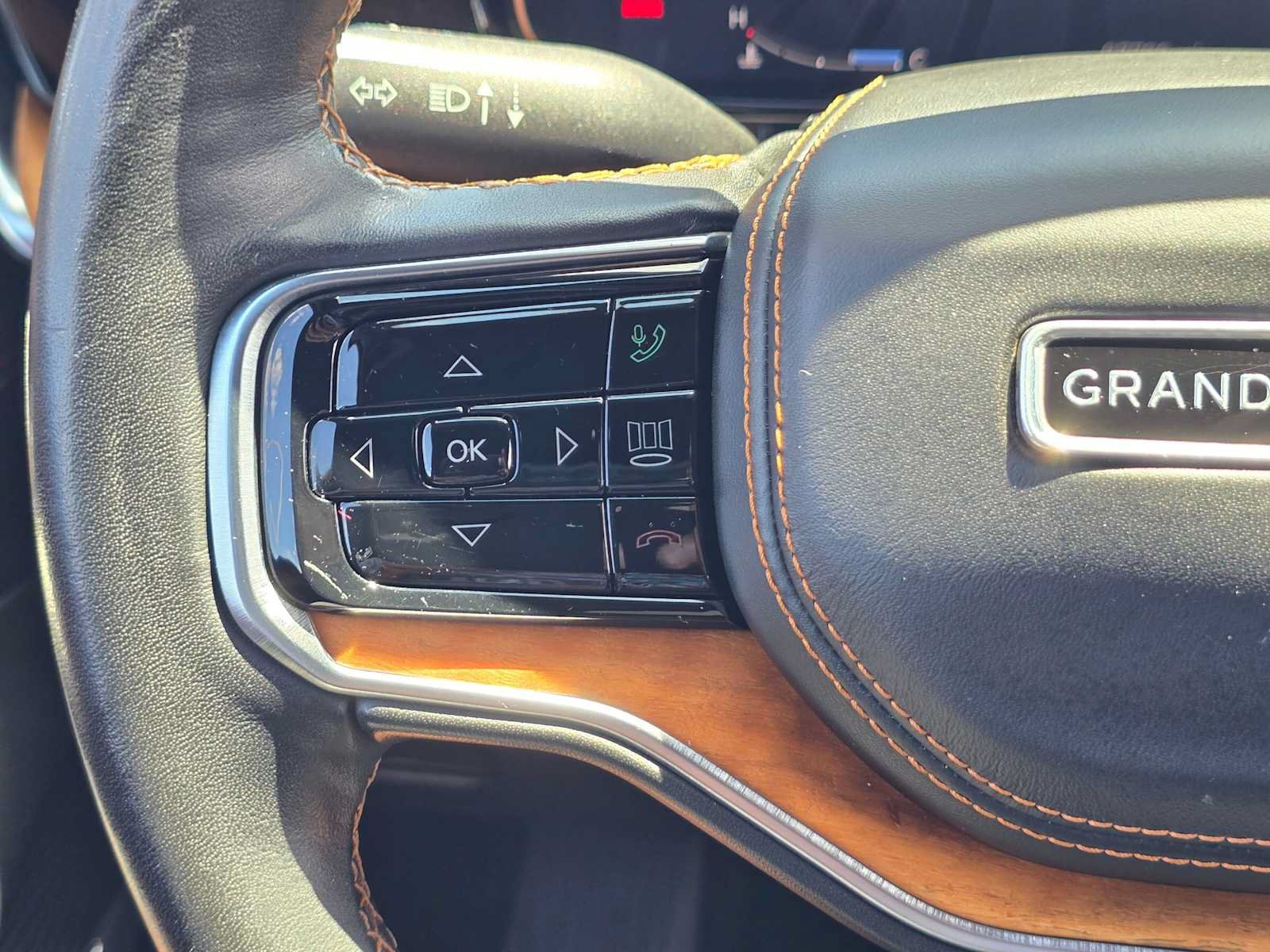 Used 2022 Jeep Grand Wagoneer Series III w/ Rear Seat Video Group 1 AWD/4WD image 35