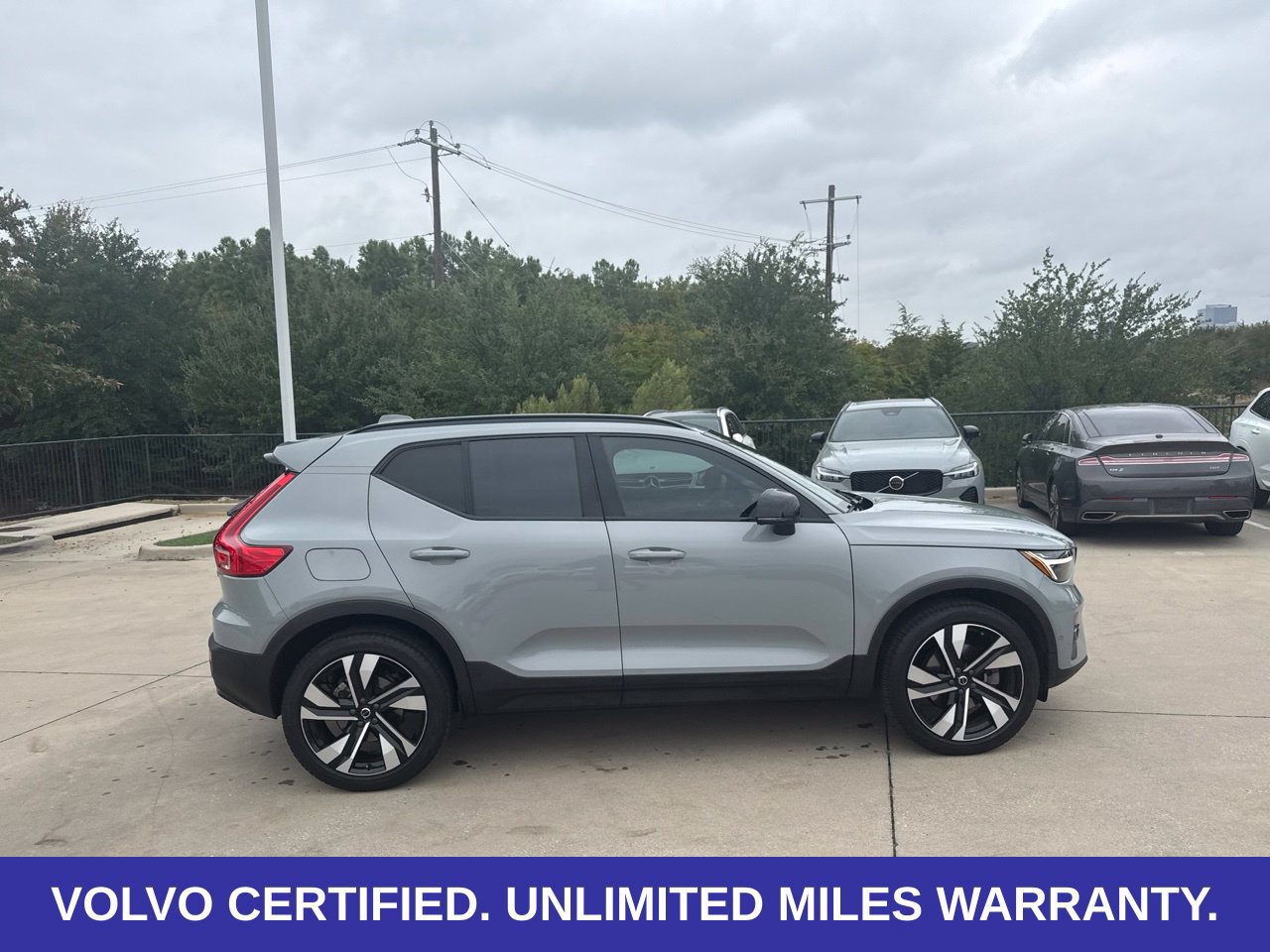 Certified 2024 Volvo XC40 B5 Ultimate w/ Protection Package Premier AWD/4WD image 9