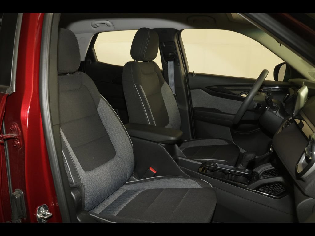 Used 2025 Chevrolet TrailBlazer LT FWD image 27