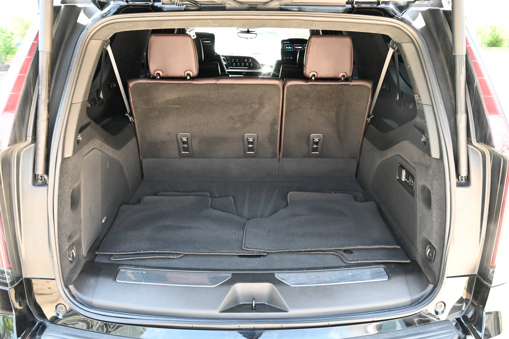 Used 2023 Cadillac Escalade ESV Sport Platinum w/ LPO, ONYX Package AWD/4WD image 14