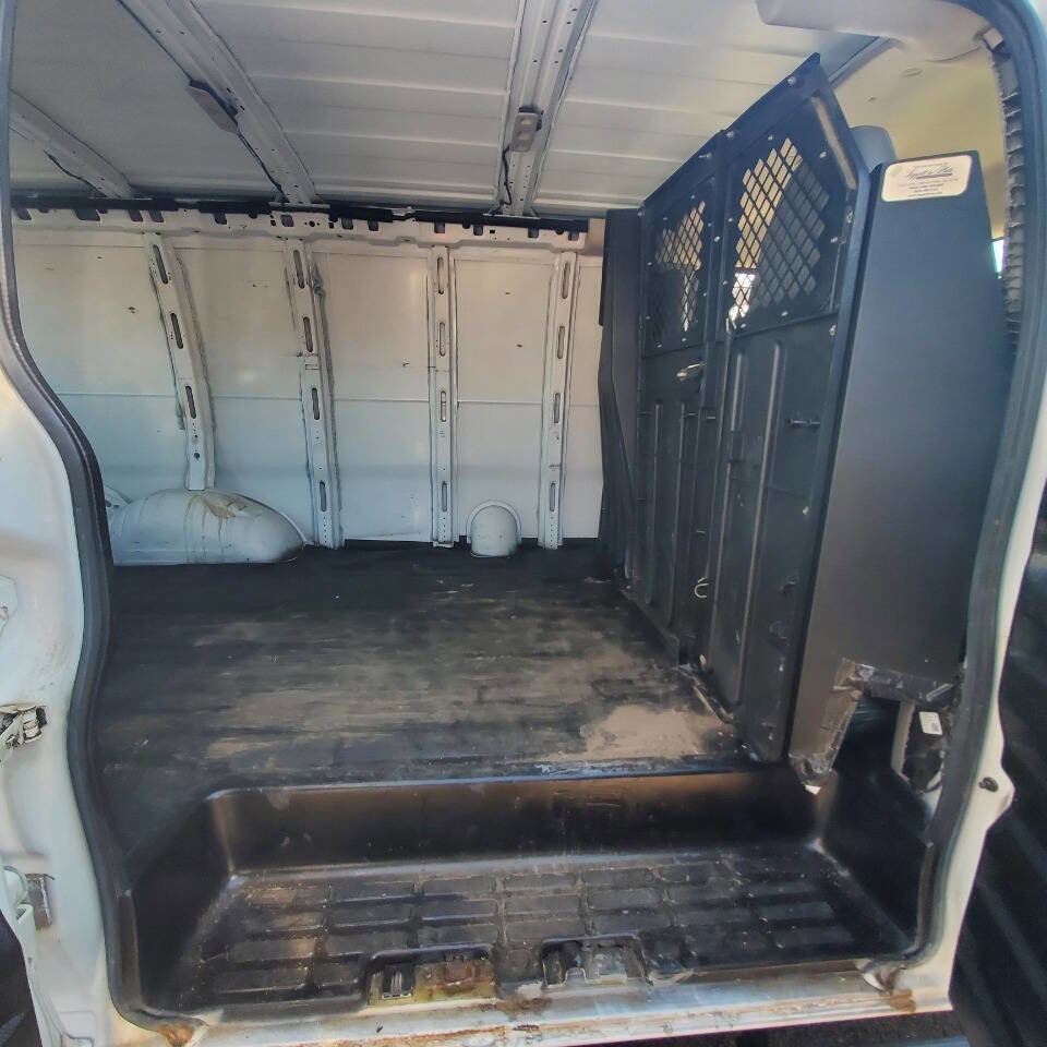 Used 2015 GMC Savana 2500 image 22