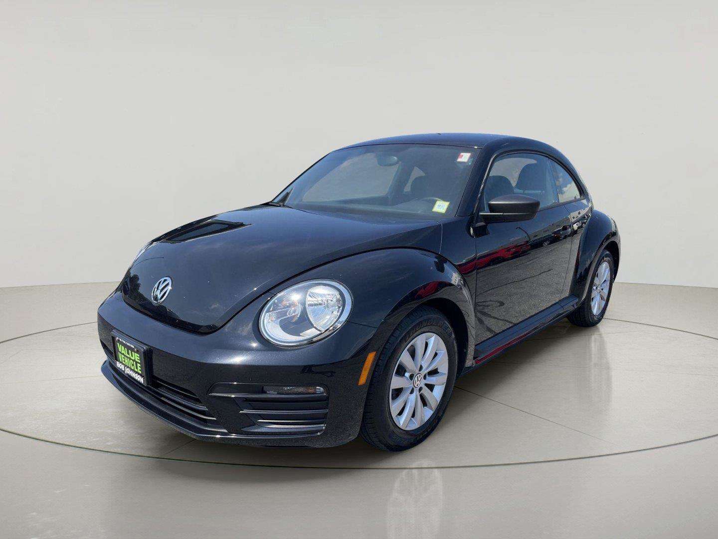 Used 2018 Volkswagen Beetle 2.0T FWD image 3