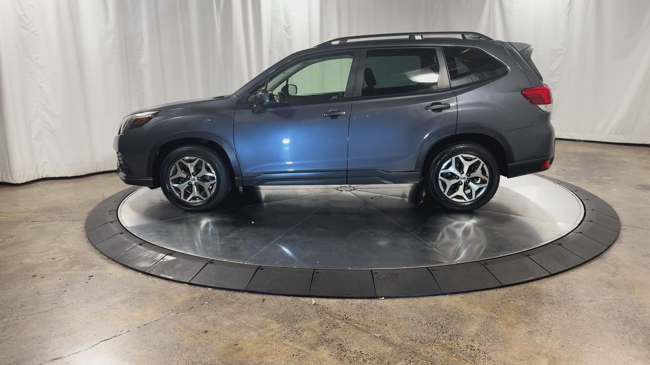 Used 2023 Subaru Forester Premium image 7