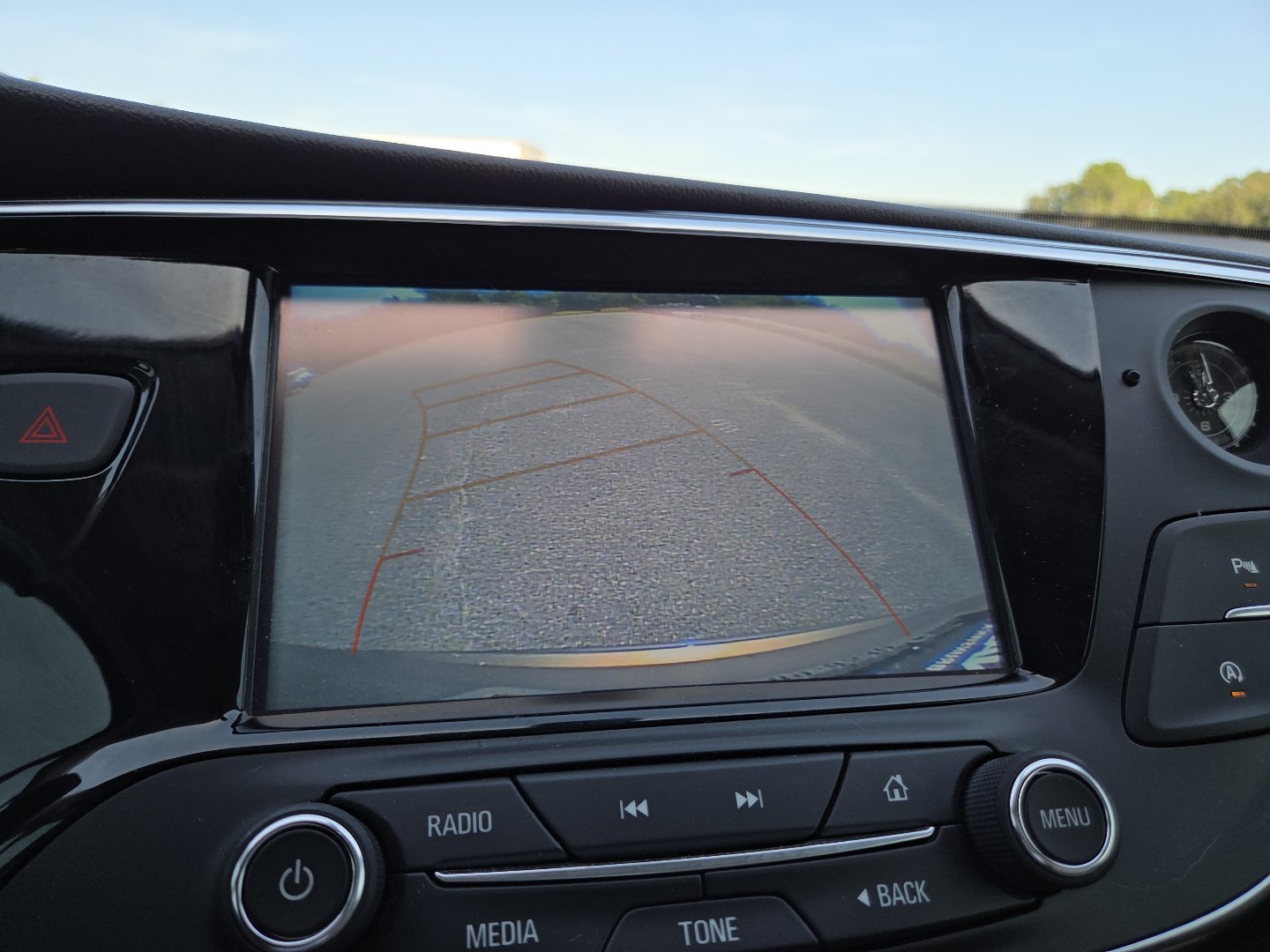 Used 2019 Buick Envision Essence FWD image 9