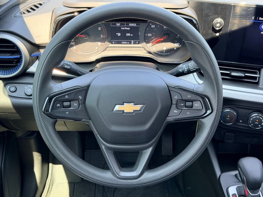 Used 2026 Chevrolet Trax LS w/ LS Convenience Package FWD image 18