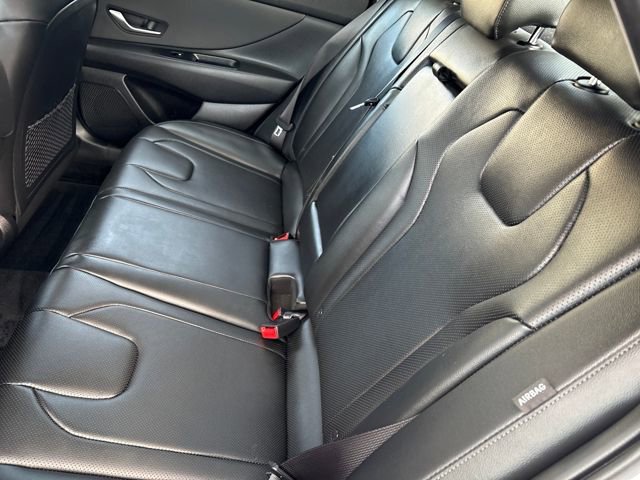 Used 2025 Hyundai Elantra Limited image 10