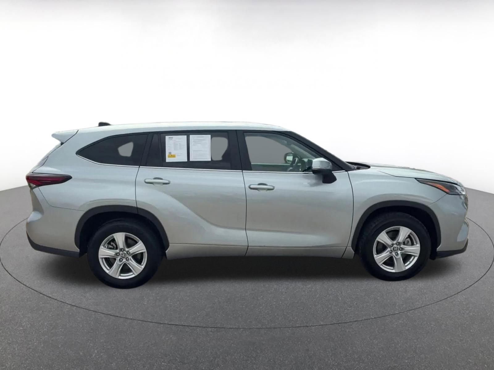 Used 2025 Toyota Highlander LE image 13