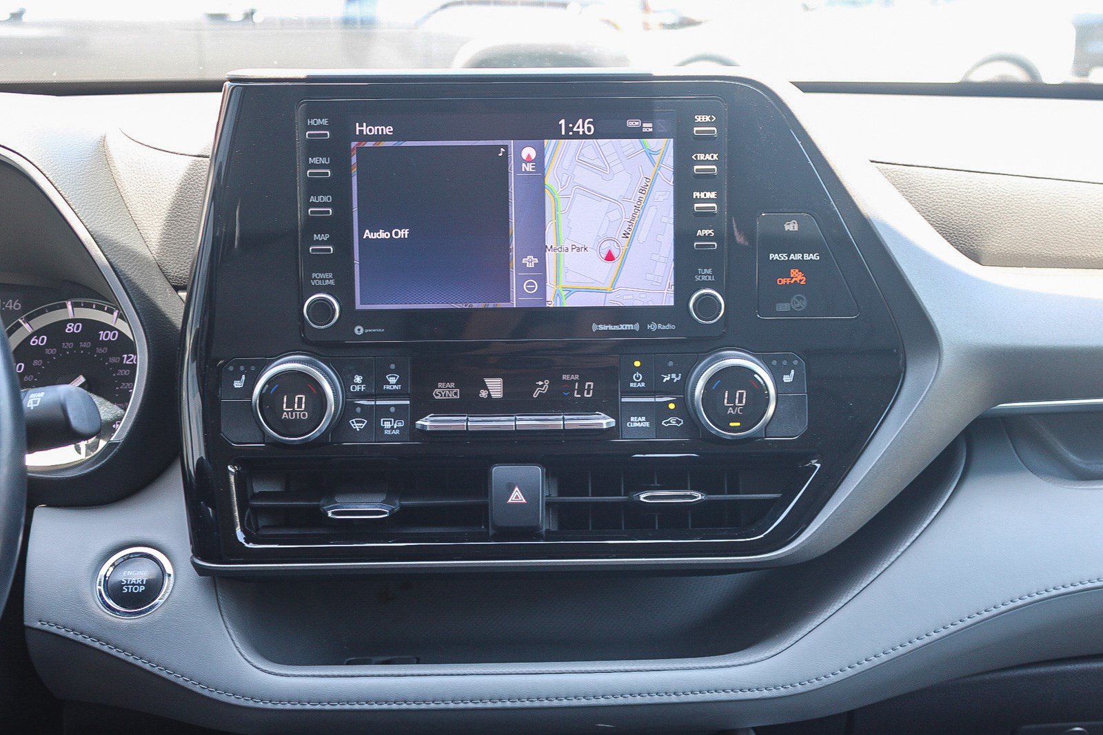 Used 2022 Toyota Highlander XLE FWD image 14