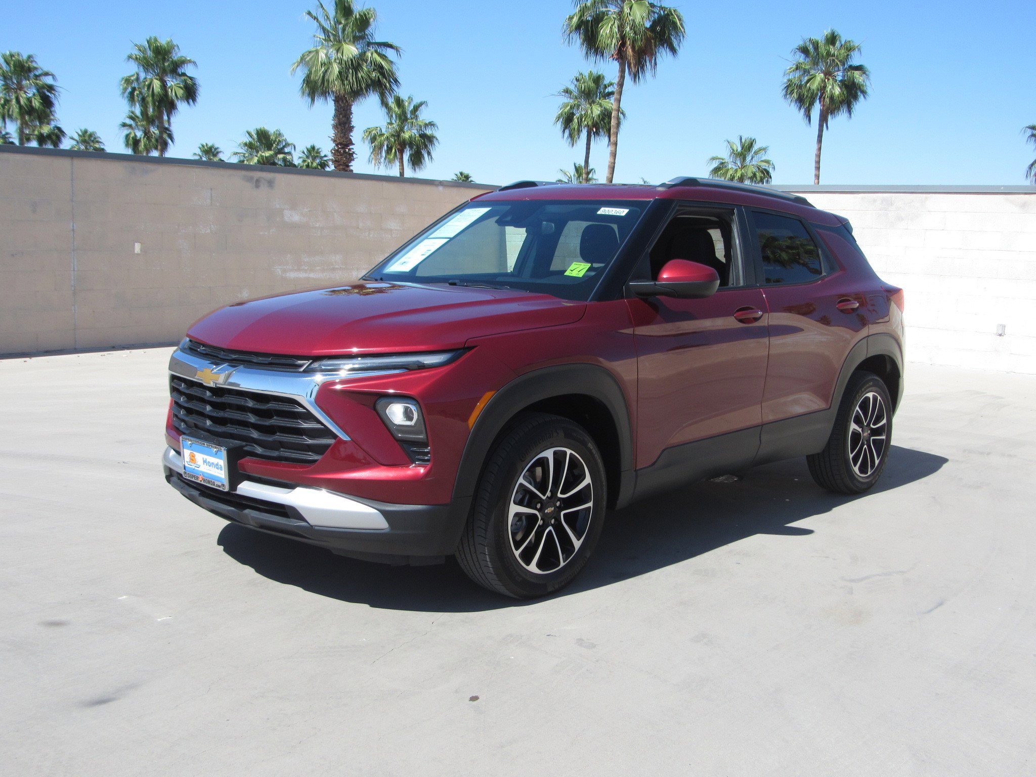 Used 2024 Chevrolet TrailBlazer LT w/ Driver Confidence Package AWD/4WD image 1