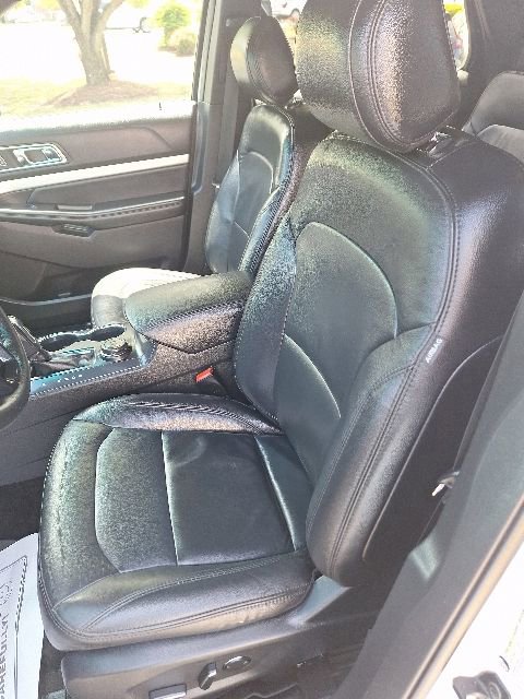Used 2017 Ford Explorer XLT w/ Equipment Group 202A AWD/4WD image 10