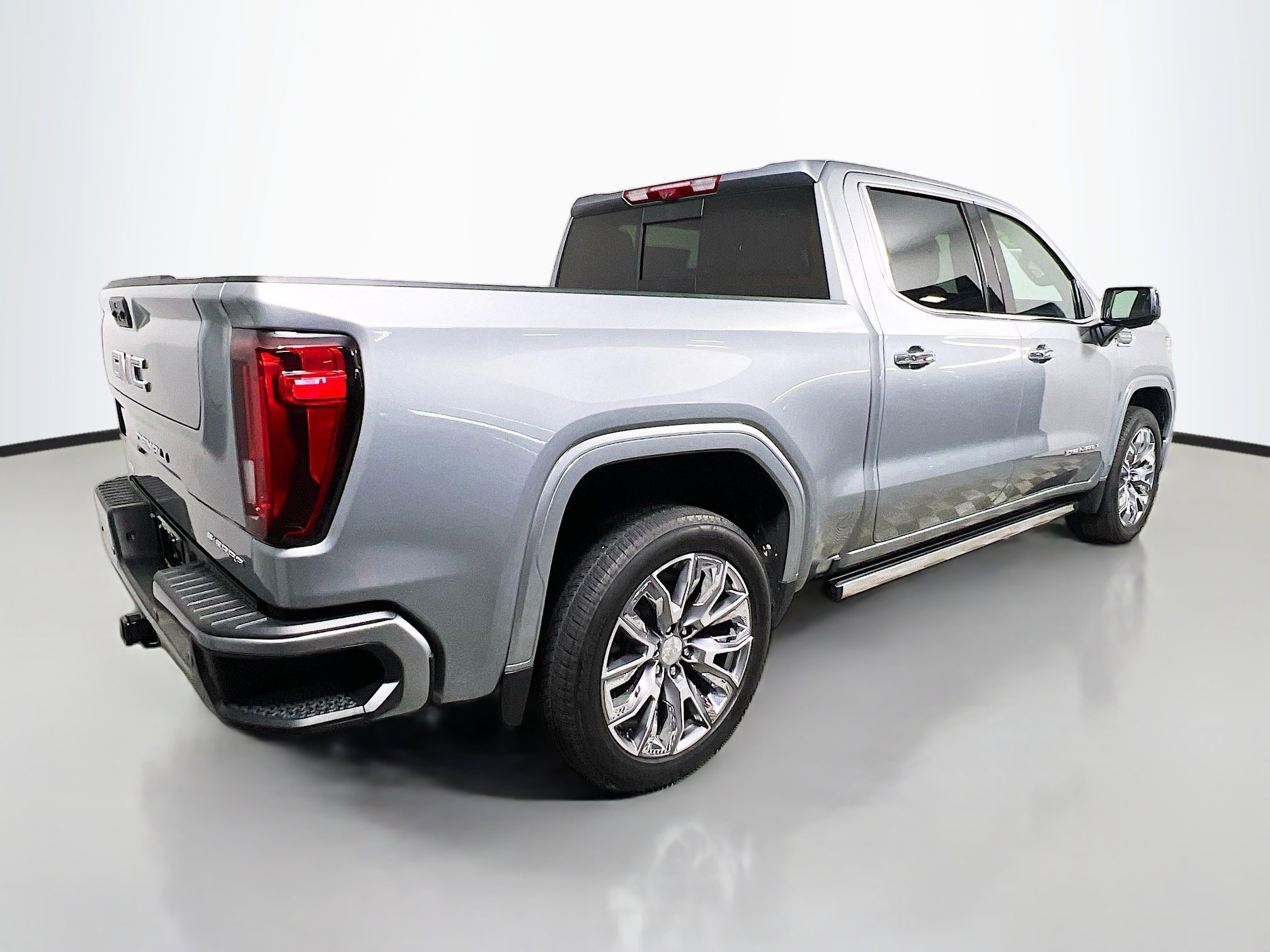 Used 2025 GMC Sierra 1500 Denali w/ Denali Reserve Package AWD/4WD image 4