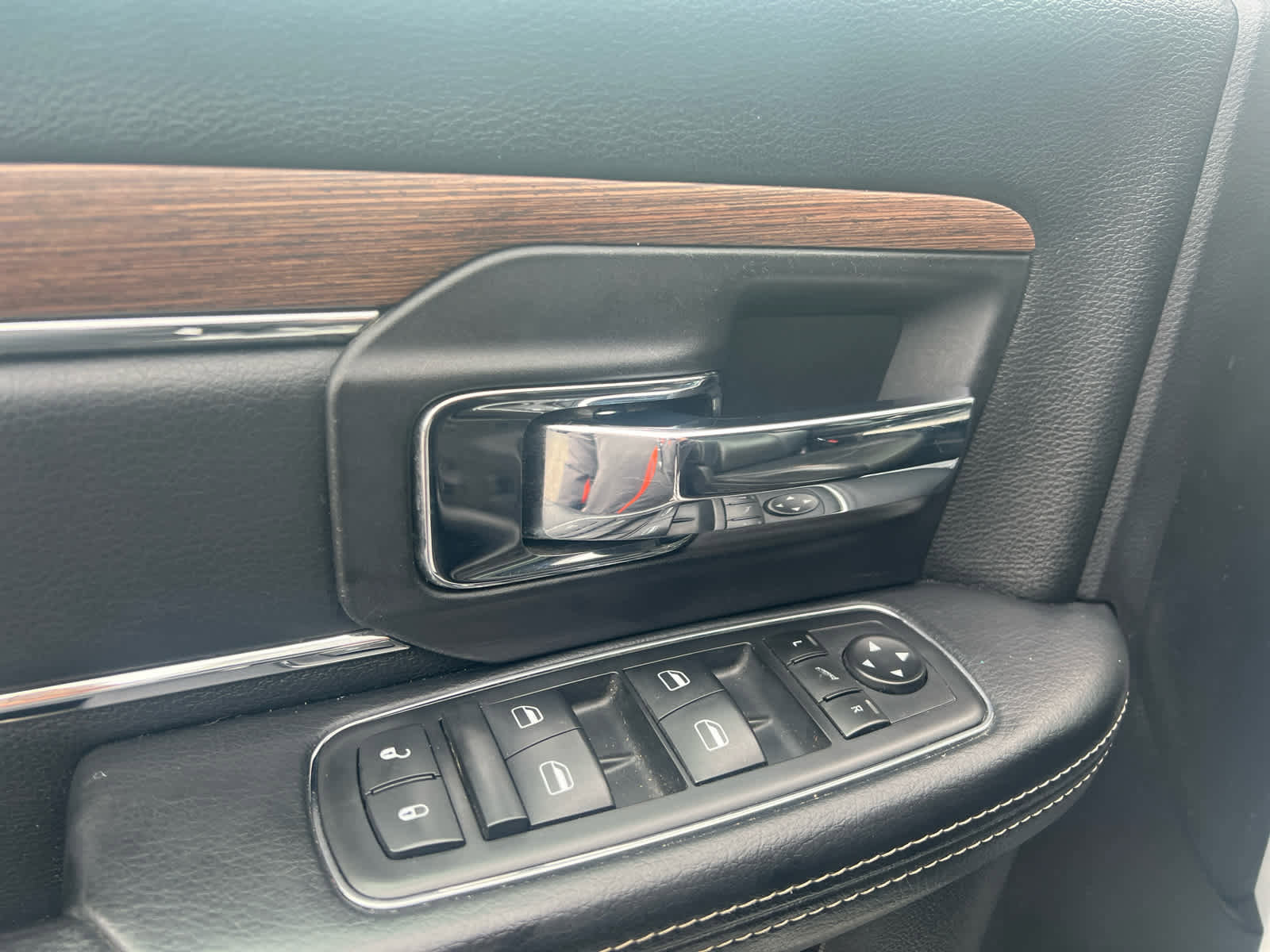 Used 2016 RAM 2500 Laramie w/ Convenience Group image 18