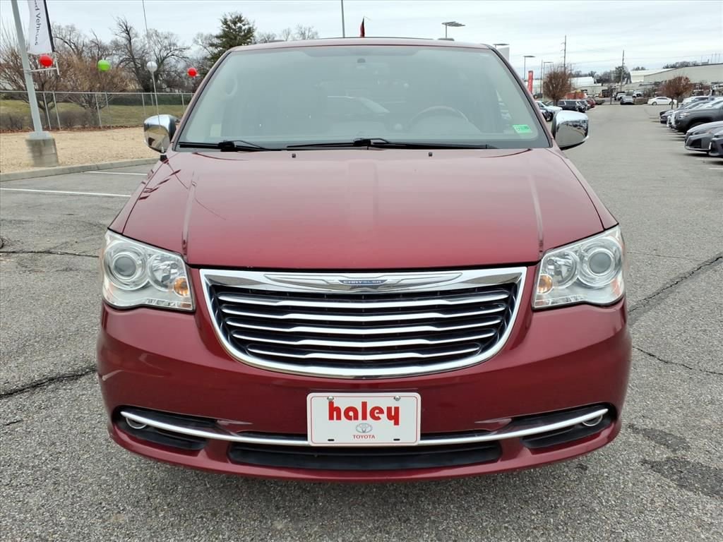 Used 2016 Chrysler Town & Country Limited Platinum image 10
