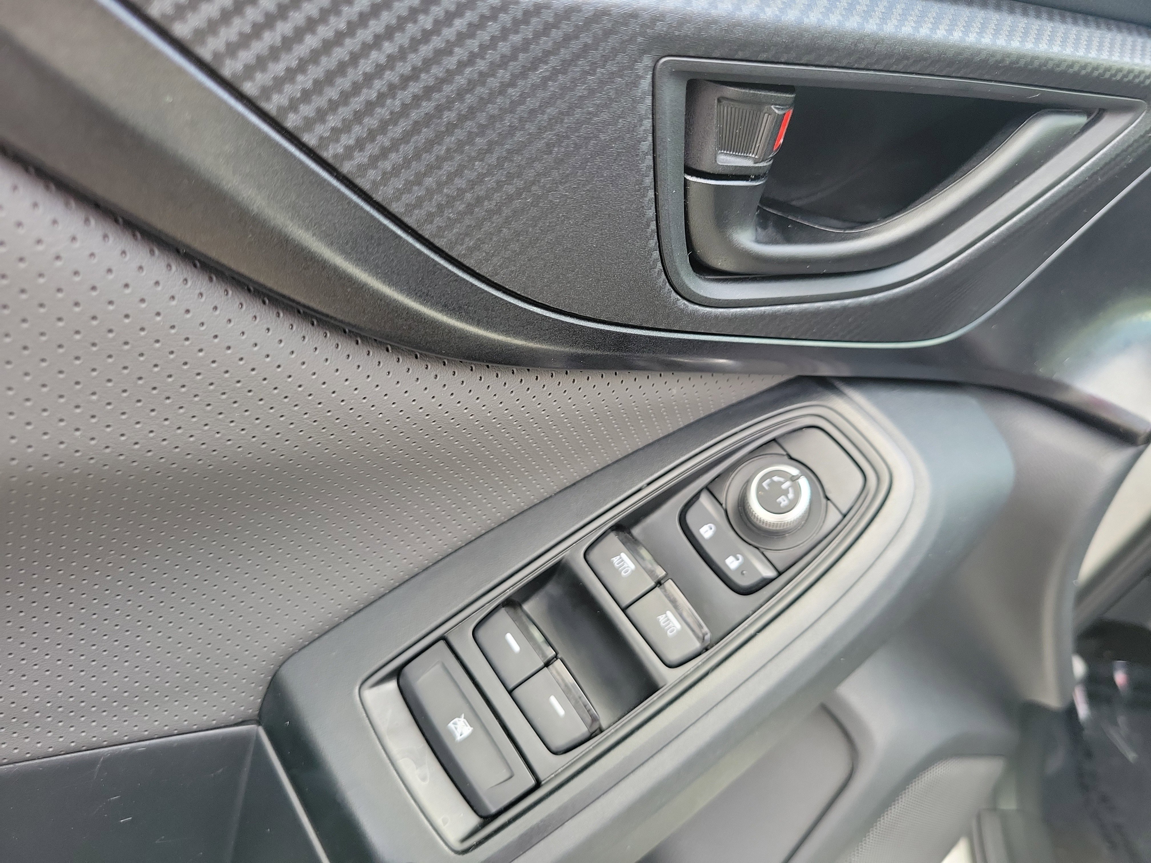 Used 2021 Subaru Crosstrek 2.5i Sport w/ Moonroof Package image 16