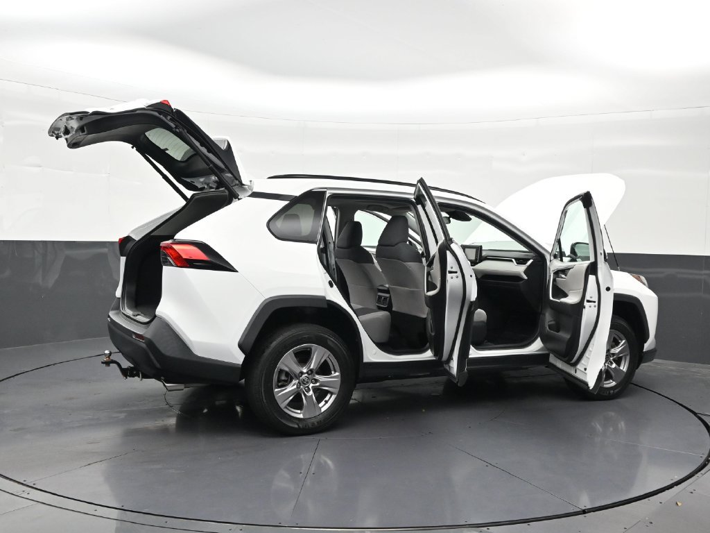 Used 2022 Toyota RAV4 XLE w/ Convenience Package FWD image 34