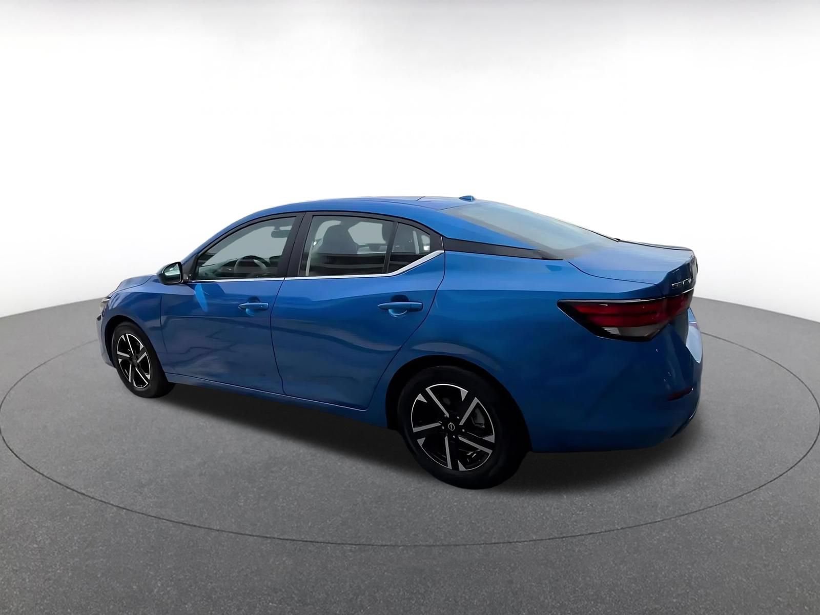 Used 2025 Nissan Sentra SV FWD image 8