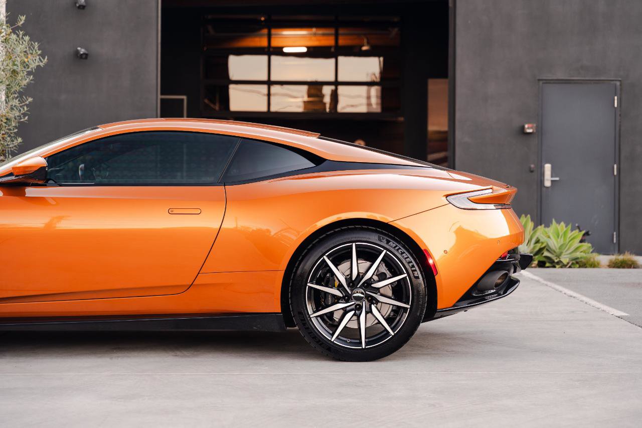 Used 2018 Aston Martin DB11 Coupe image 29