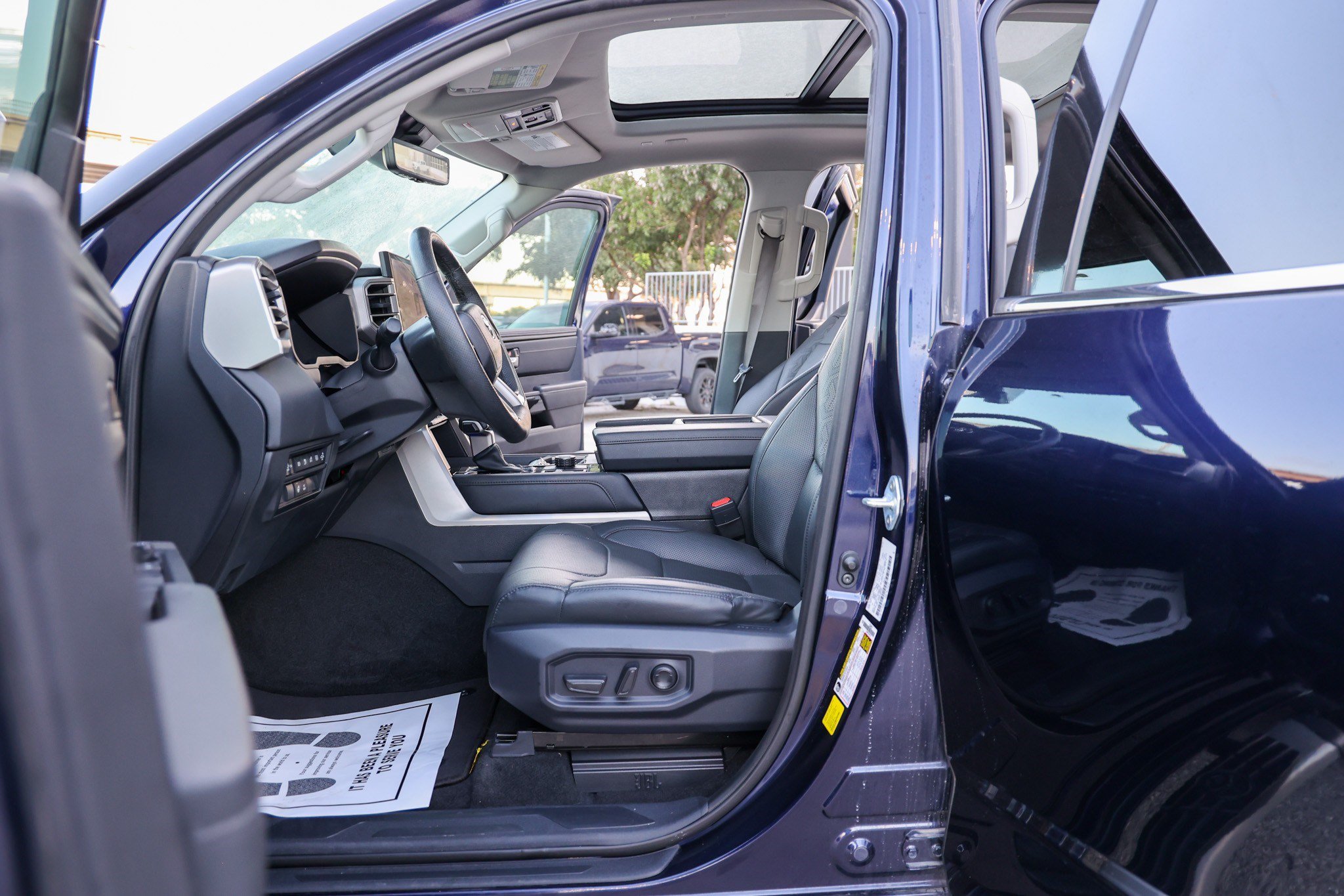 Used 2023 Toyota Tundra Limited AWD/4WD image 35