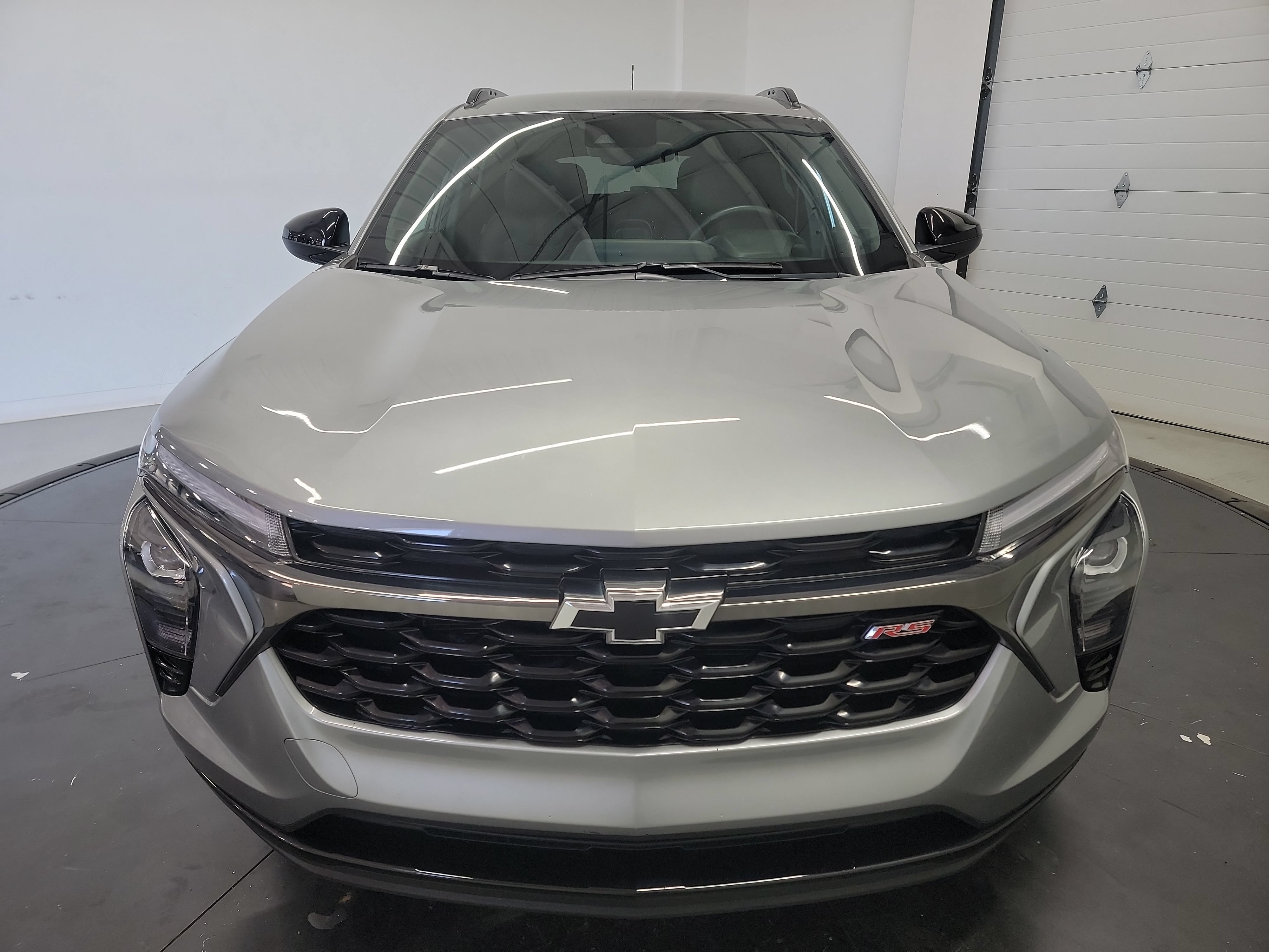 Used 2024 Chevrolet Trax RS w/ Driver Confidence Package FWD image 2