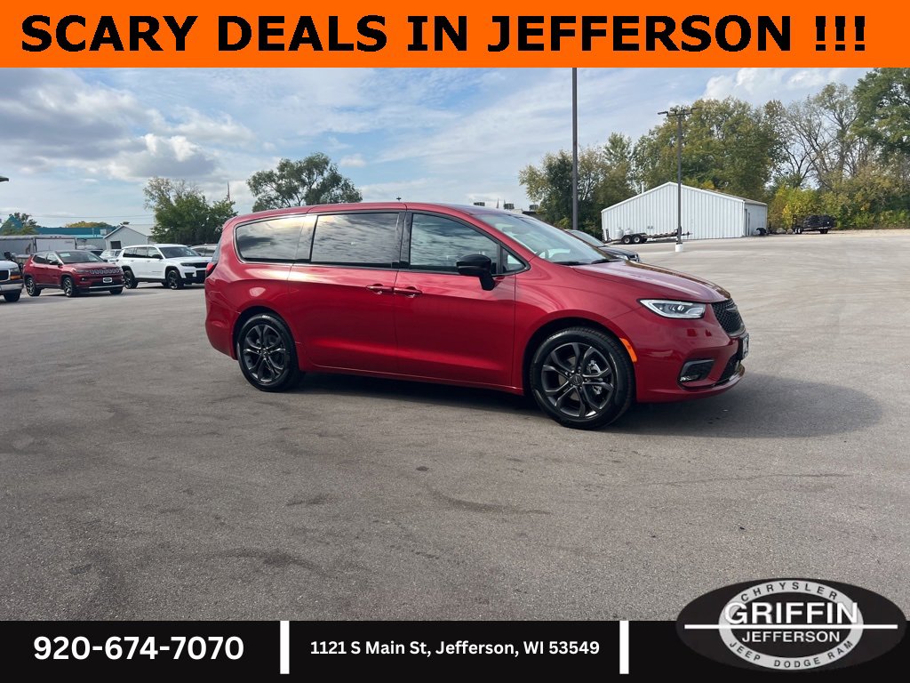 New 2026 Chrysler Pacifica Select image 9