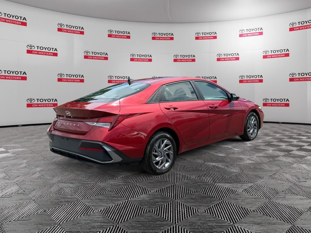 Used 2024 Hyundai Elantra SEL FWD image 5